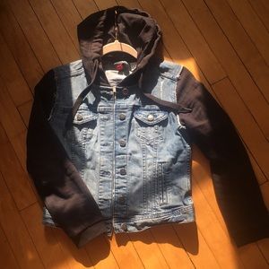 Jean Jacket with Fabric Sleeves and Hood🎱